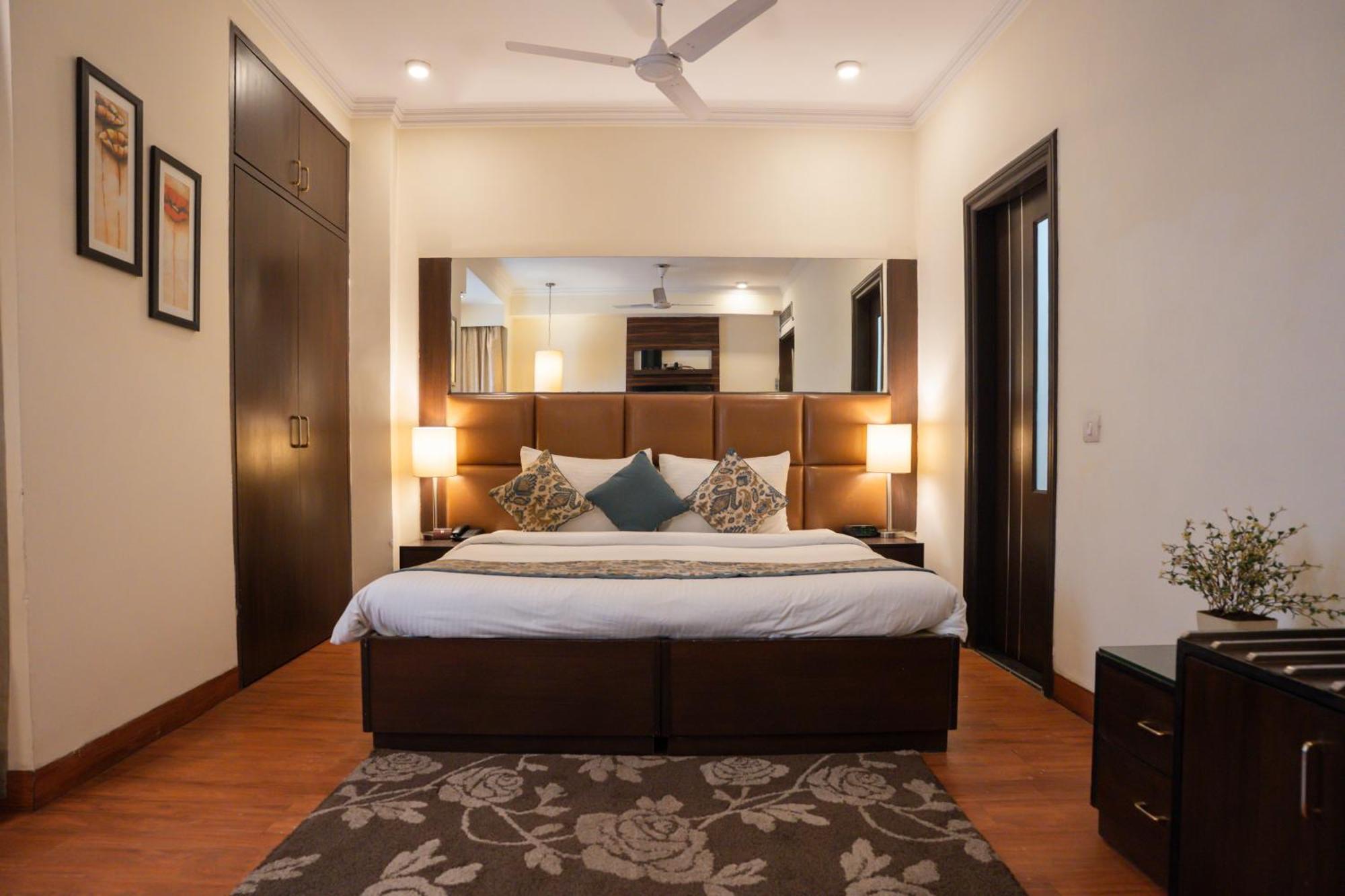 Ahuja Residency Cyber City II คูร์เคาน์ ภายนอก รูปภาพ
