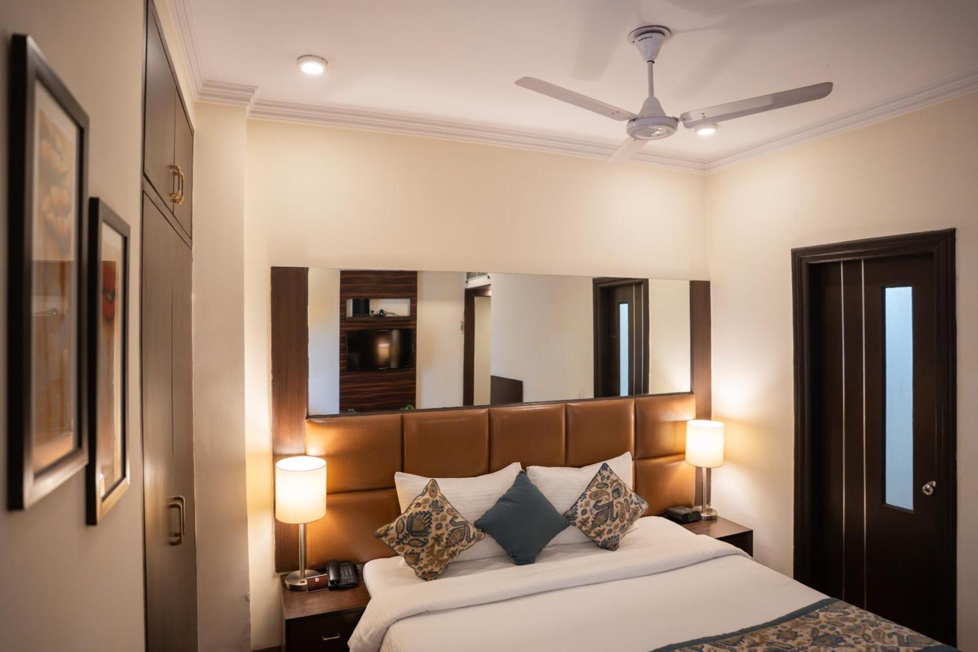Ahuja Residency Cyber City II คูร์เคาน์ ภายนอก รูปภาพ