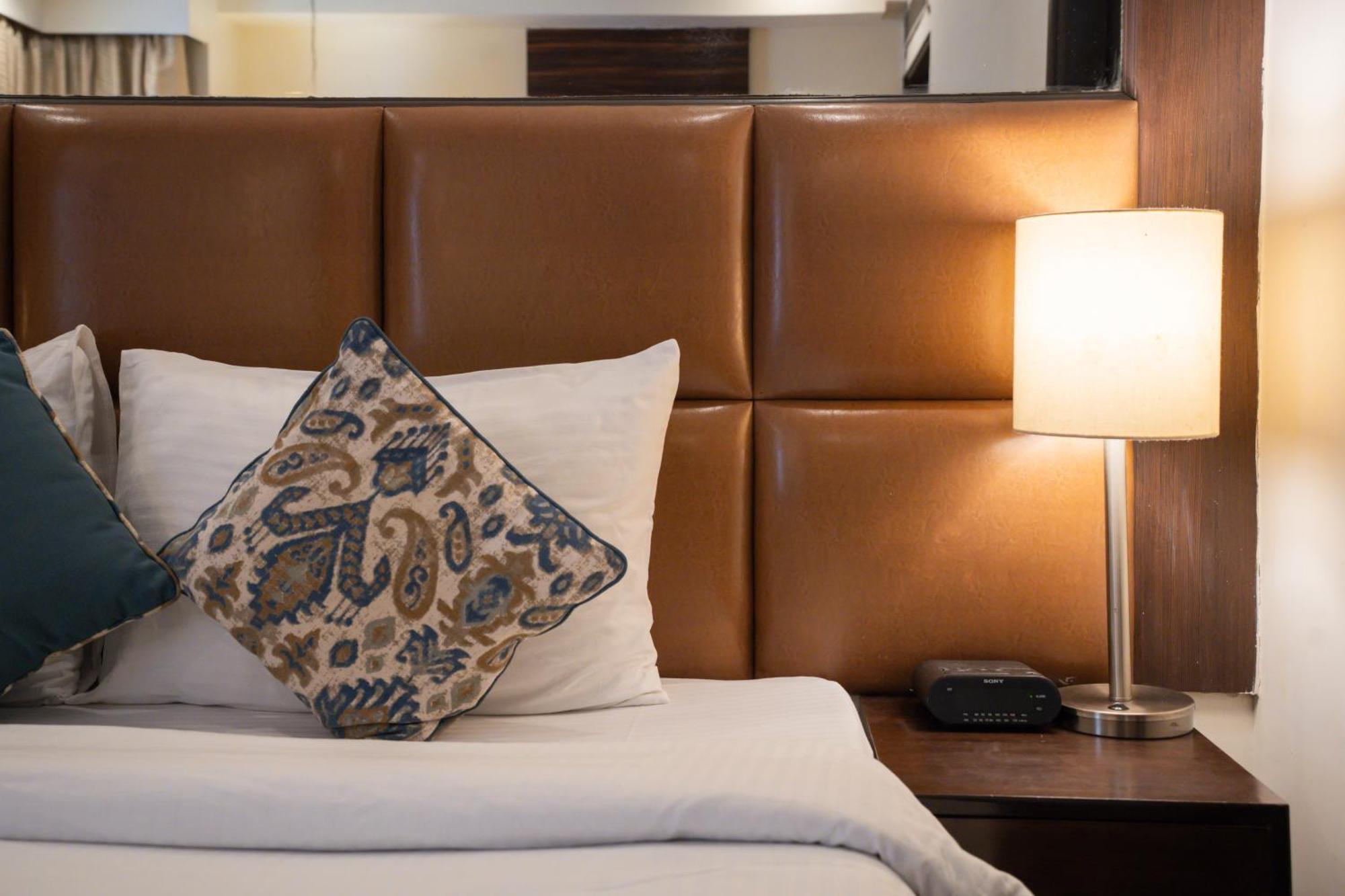 Ahuja Residency Cyber City II คูร์เคาน์ ภายนอก รูปภาพ