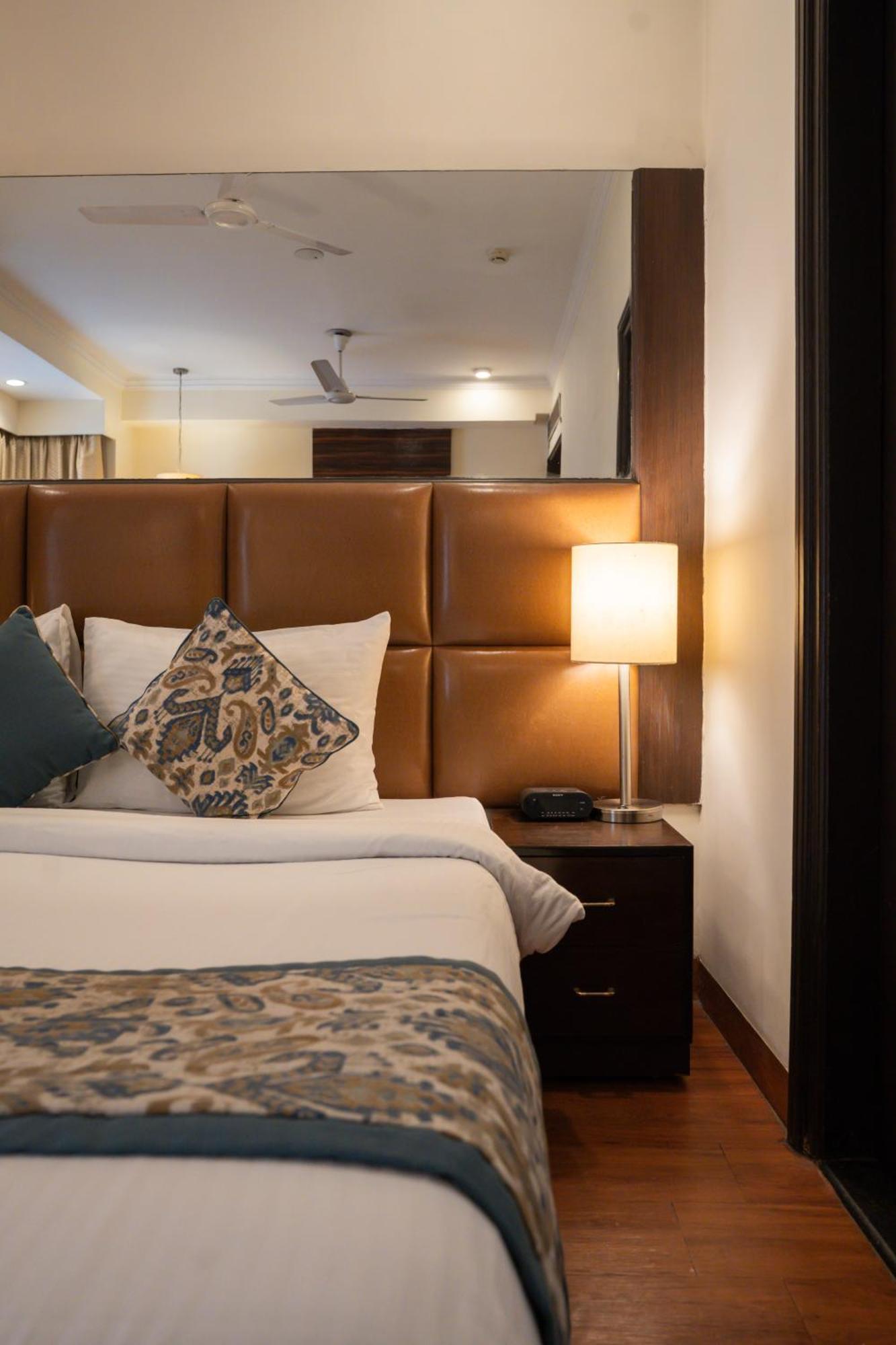 Ahuja Residency Cyber City II คูร์เคาน์ ภายนอก รูปภาพ