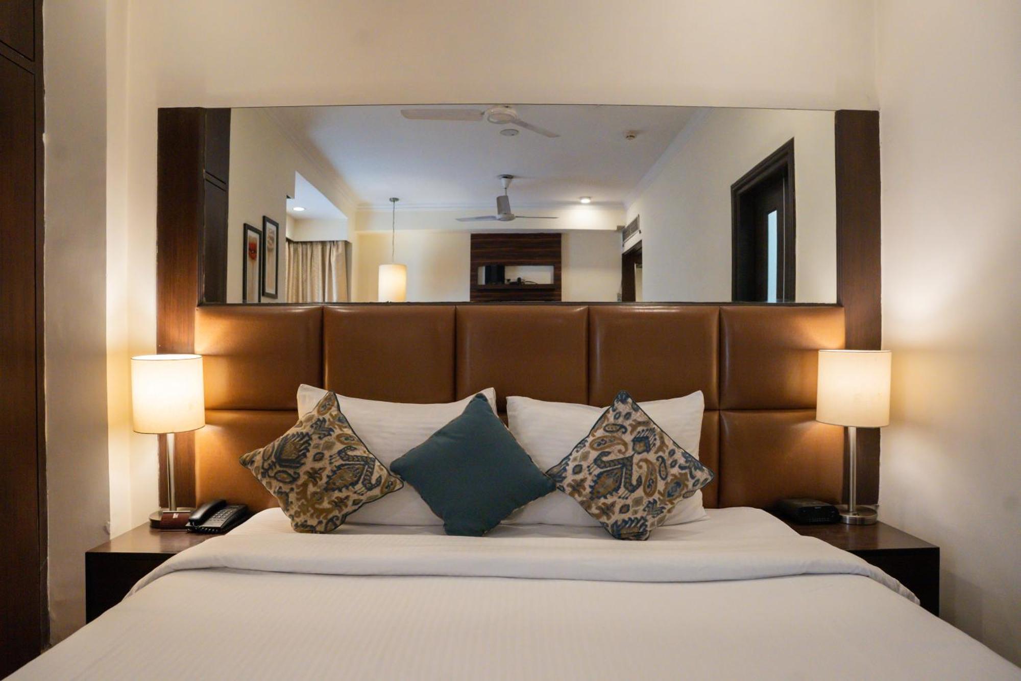 Ahuja Residency Cyber City II คูร์เคาน์ ภายนอก รูปภาพ