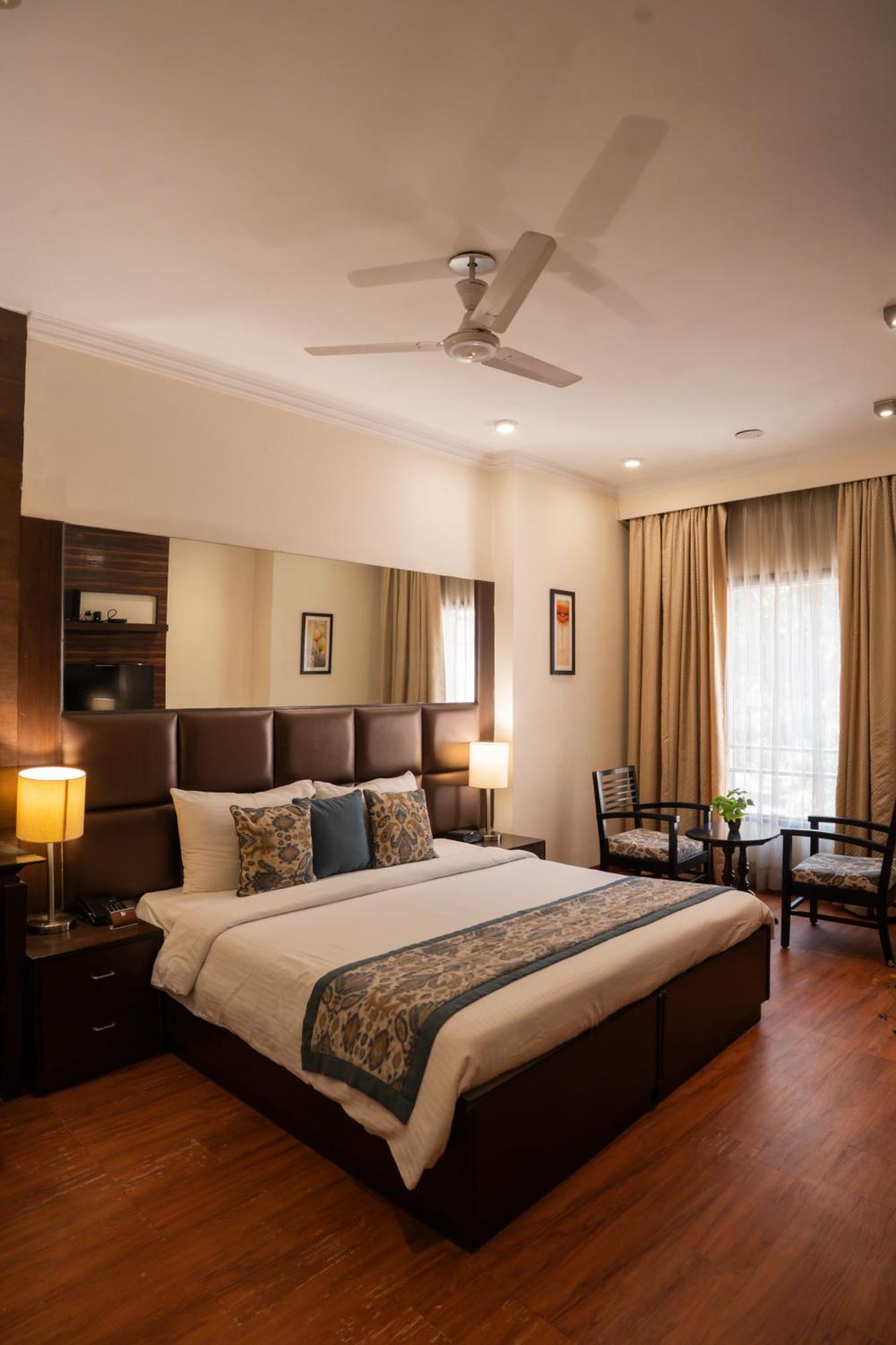 Ahuja Residency Cyber City II คูร์เคาน์ ภายนอก รูปภาพ