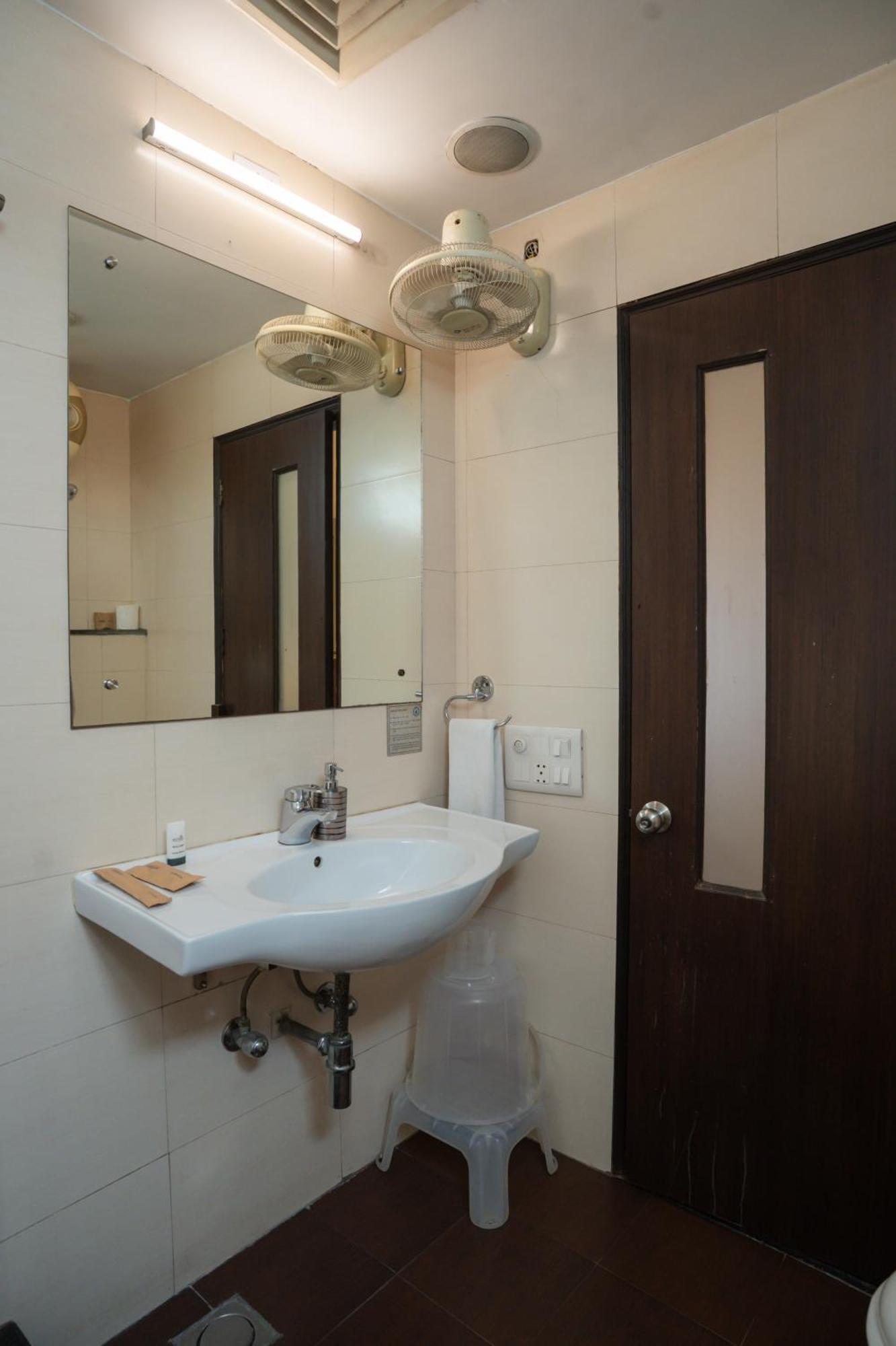 Ahuja Residency Cyber City II คูร์เคาน์ ภายนอก รูปภาพ