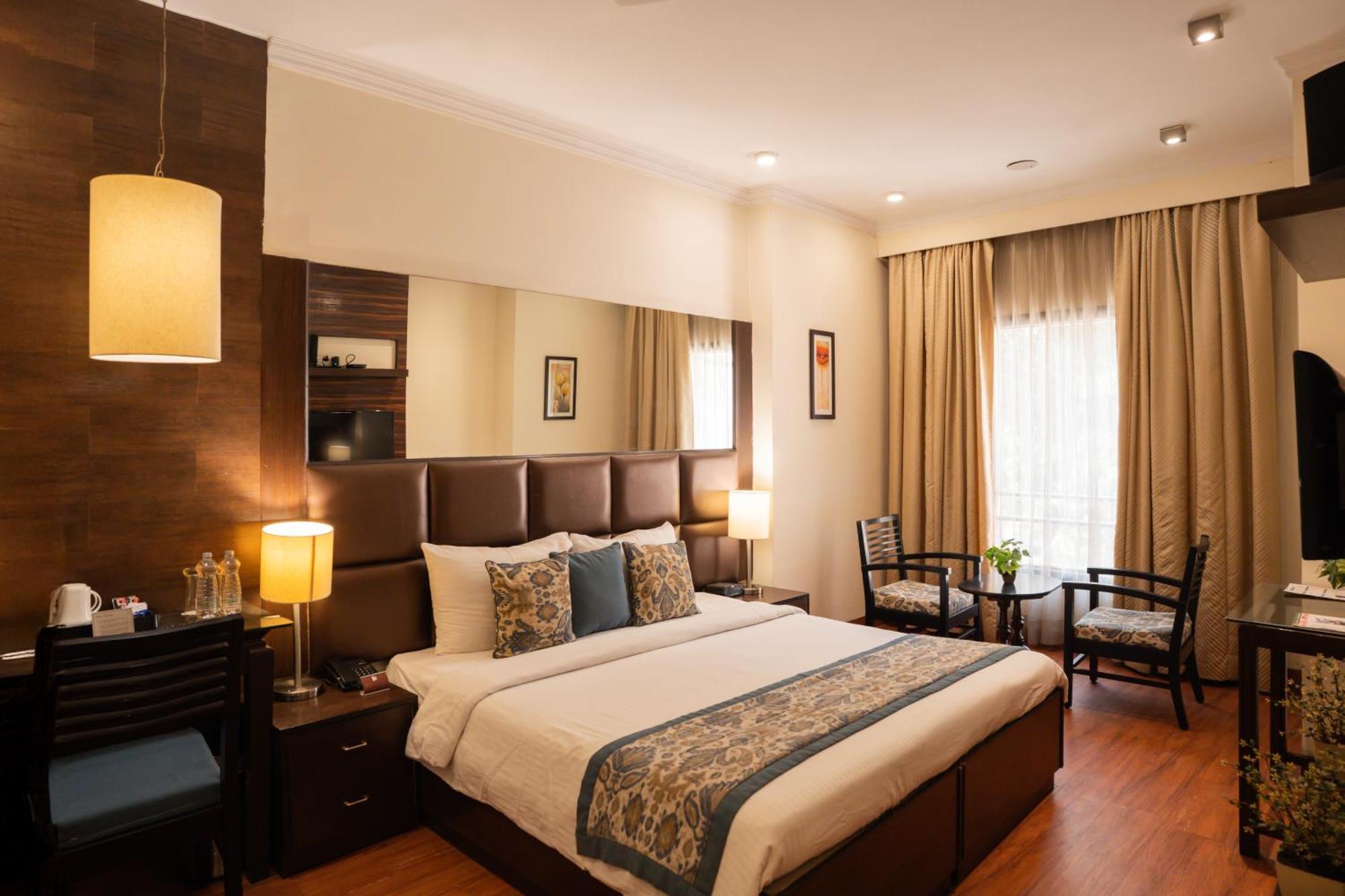 Ahuja Residency Cyber City II คูร์เคาน์ ภายนอก รูปภาพ