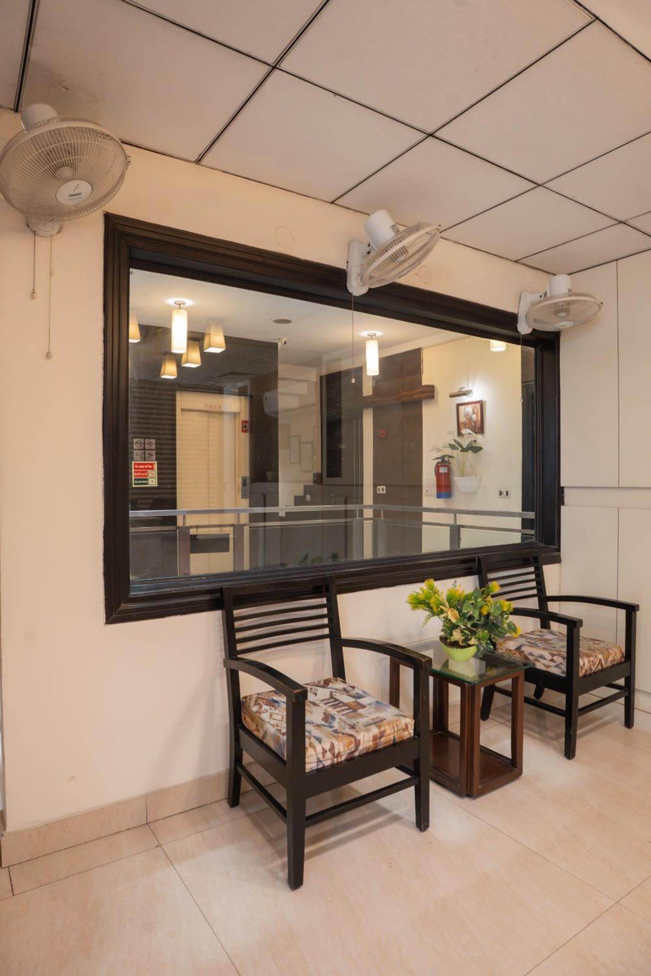 Ahuja Residency Cyber City II คูร์เคาน์ ภายนอก รูปภาพ
