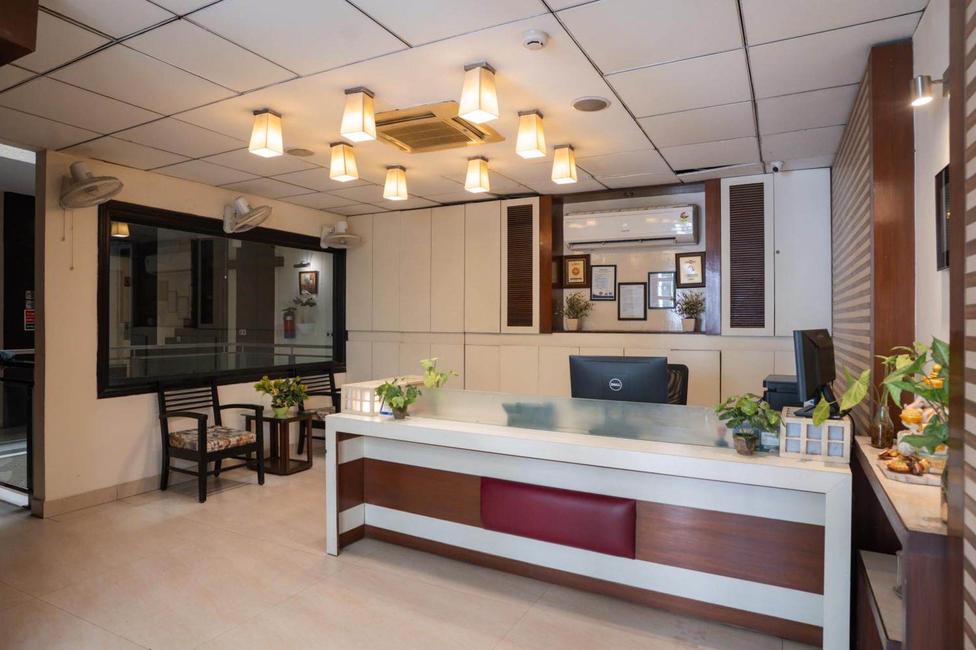 Ahuja Residency Cyber City II คูร์เคาน์ ภายนอก รูปภาพ