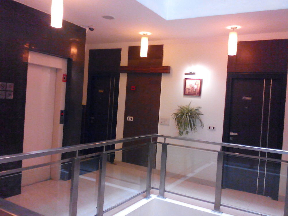 Ahuja Residency Cyber City II คูร์เคาน์ ภายนอก รูปภาพ