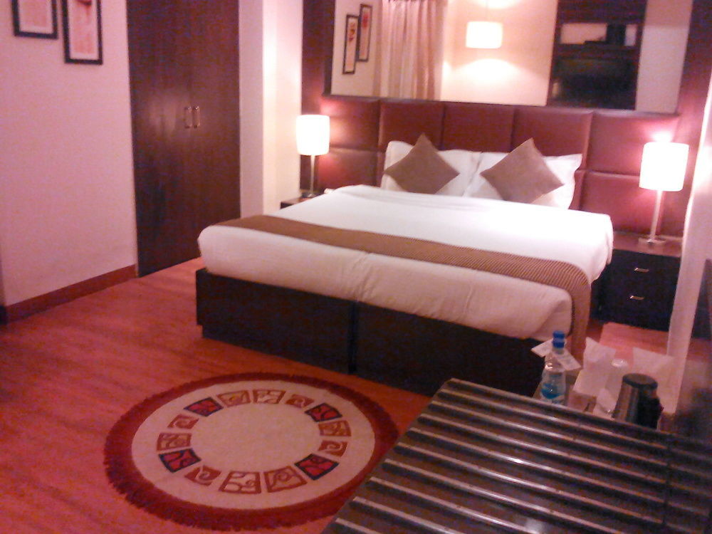 Ahuja Residency Cyber City II คูร์เคาน์ ภายนอก รูปภาพ